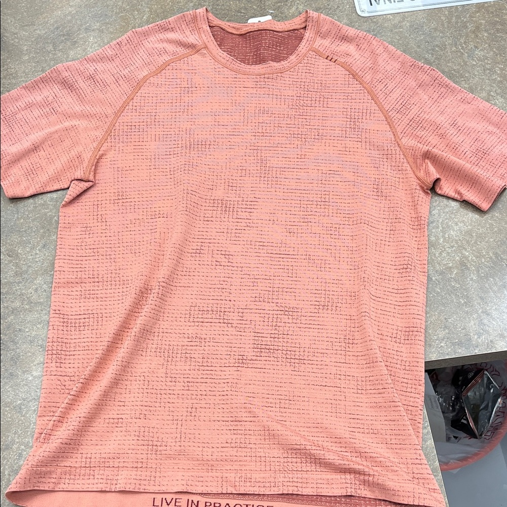 Men's Lululemon Coral Textured Short-Sleeve Shirt